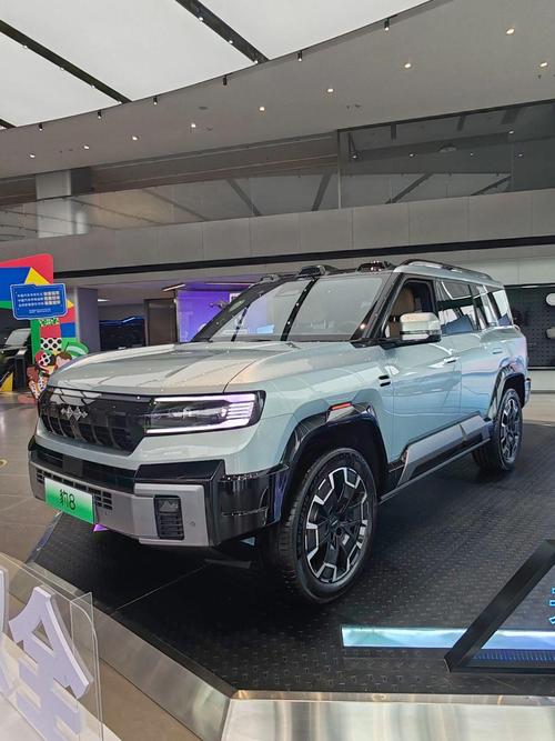 成都306比亚迪方程豹硬派越野的爆款，英菲尼迪35周年与你共成长